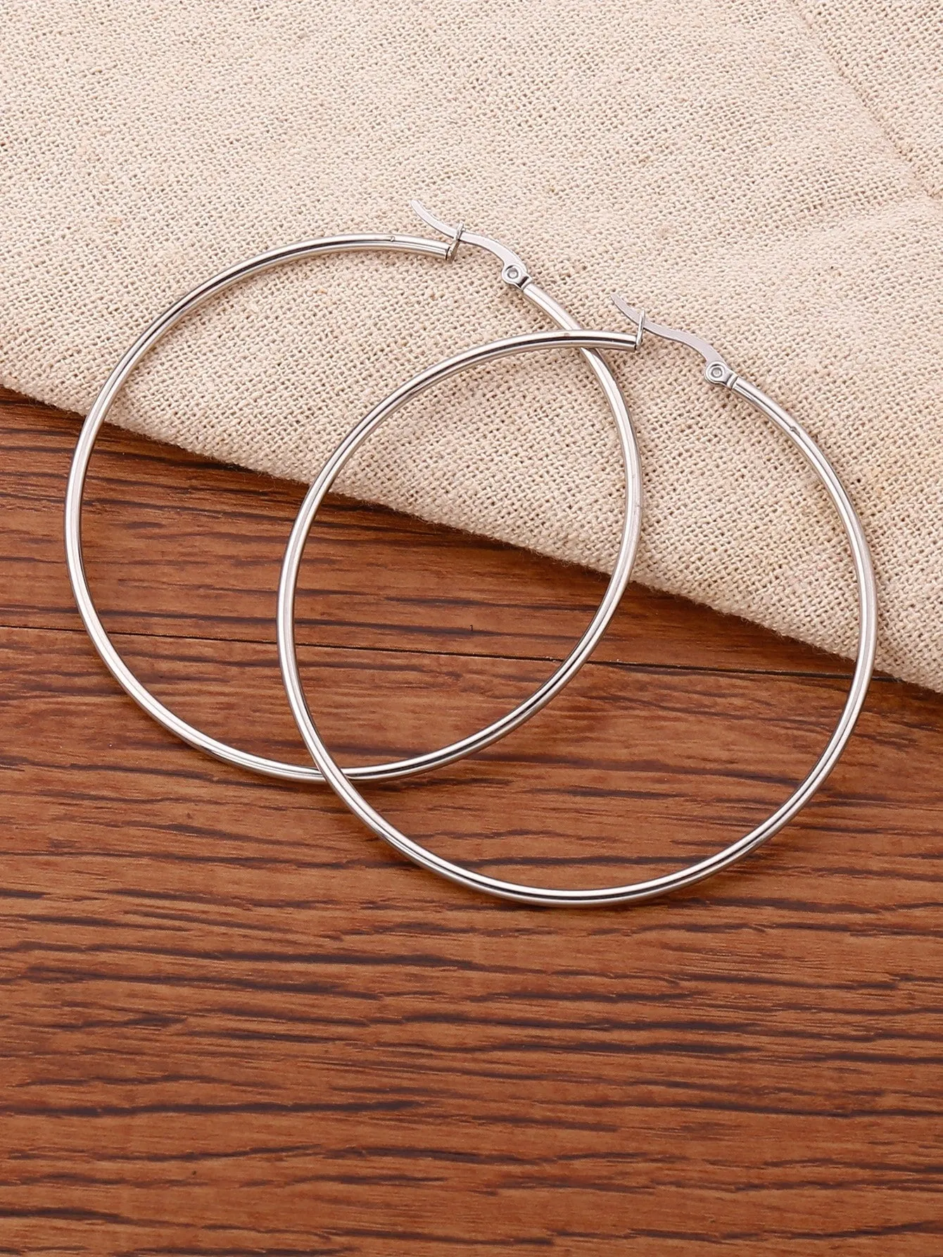 1pc Minimalist Hoop Earrings Classic Size Hoop Earrings Daily Party Holiday Decor Chic Simple Design For Women Girls Gifts, Stainless Steel Jewelry