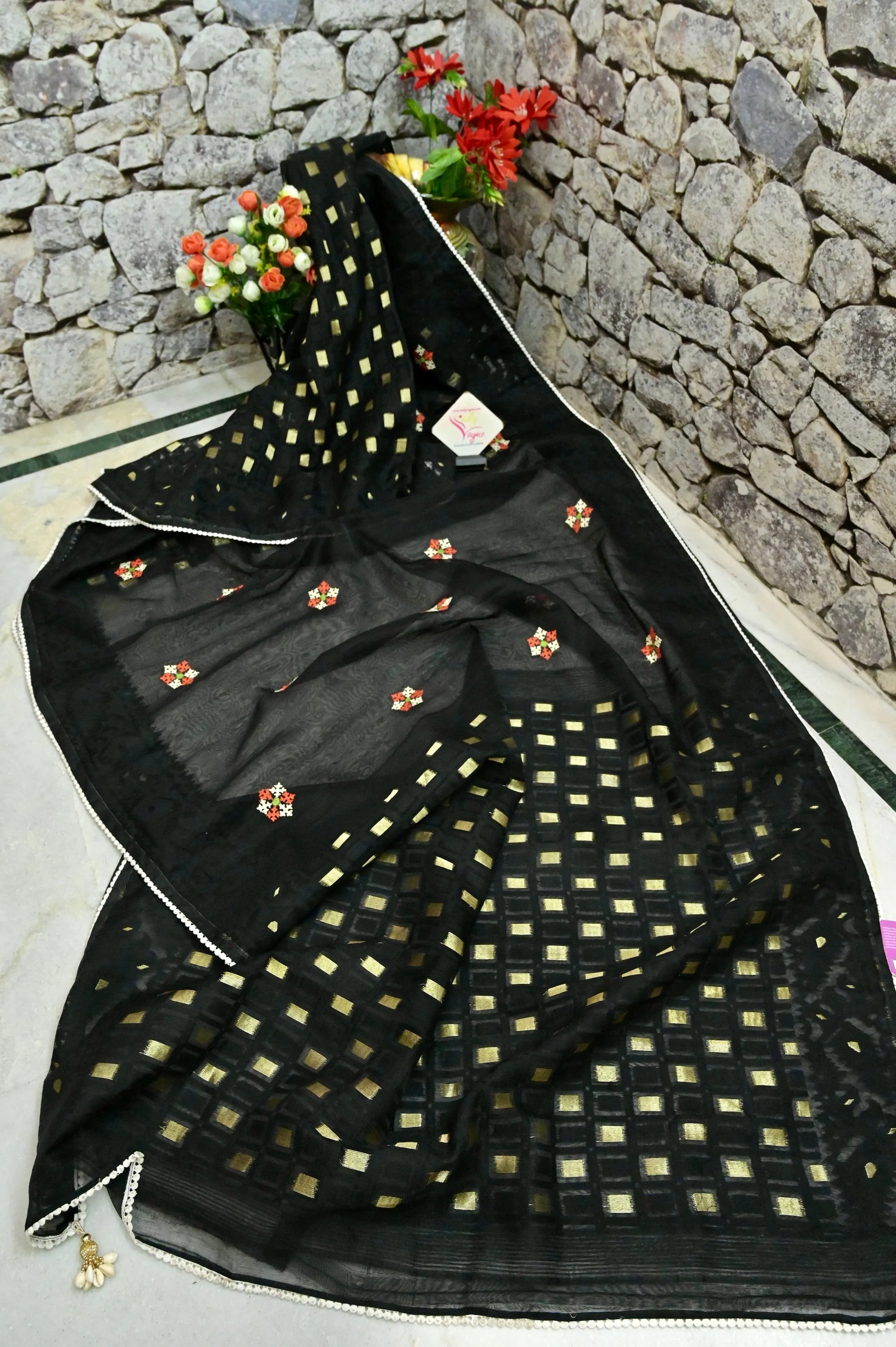 Black Color Jamdani Saree with Self Weaving and Patli Pallu