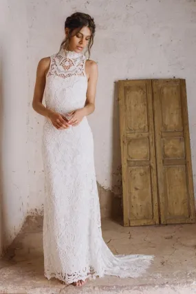 Boho Sheath Sleeveless Lace High Neck Wedding Dress with Keyhole Back-715722