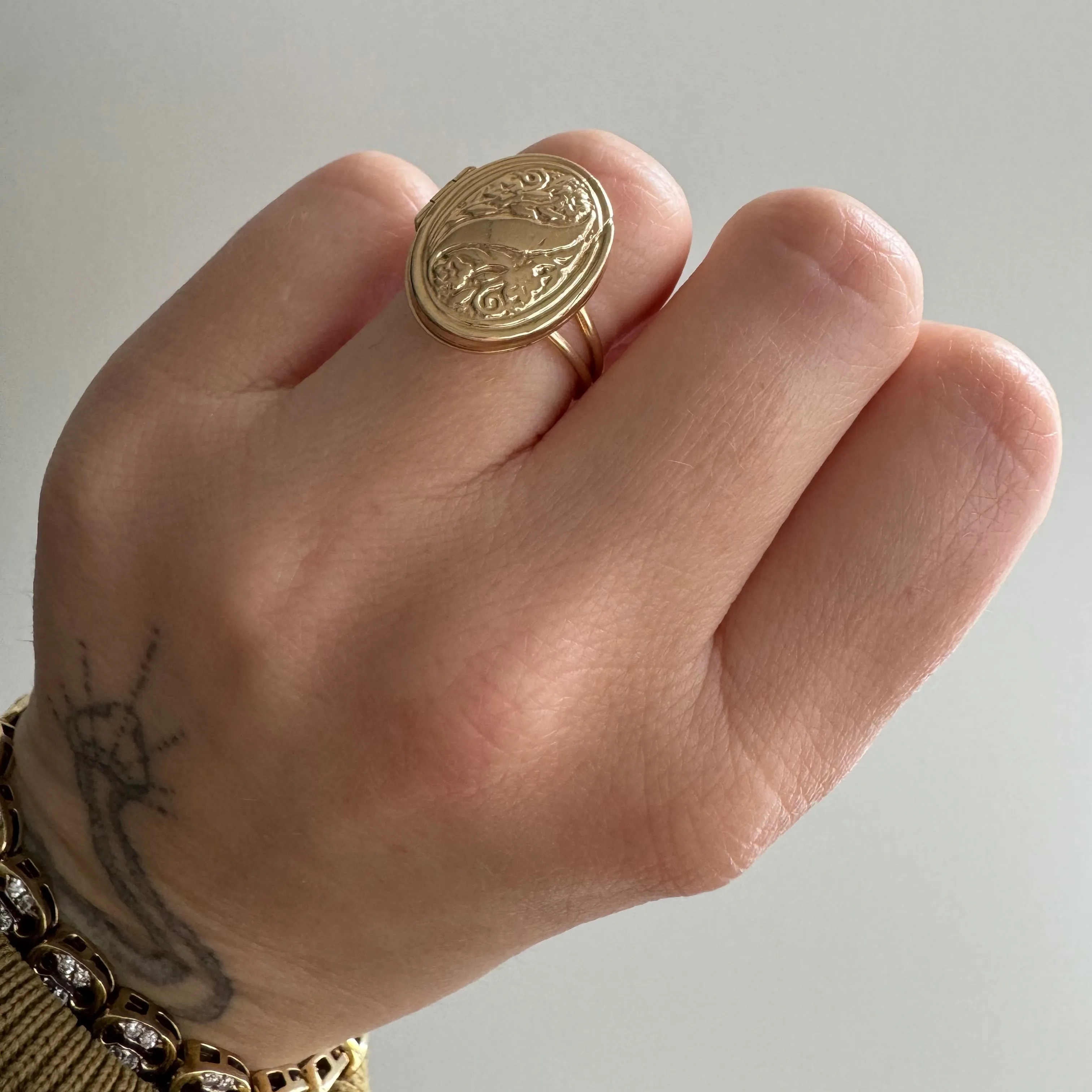 V I N T A G E // for memories and spells / 10k yellow gold locket ring / size 4.75 to 5