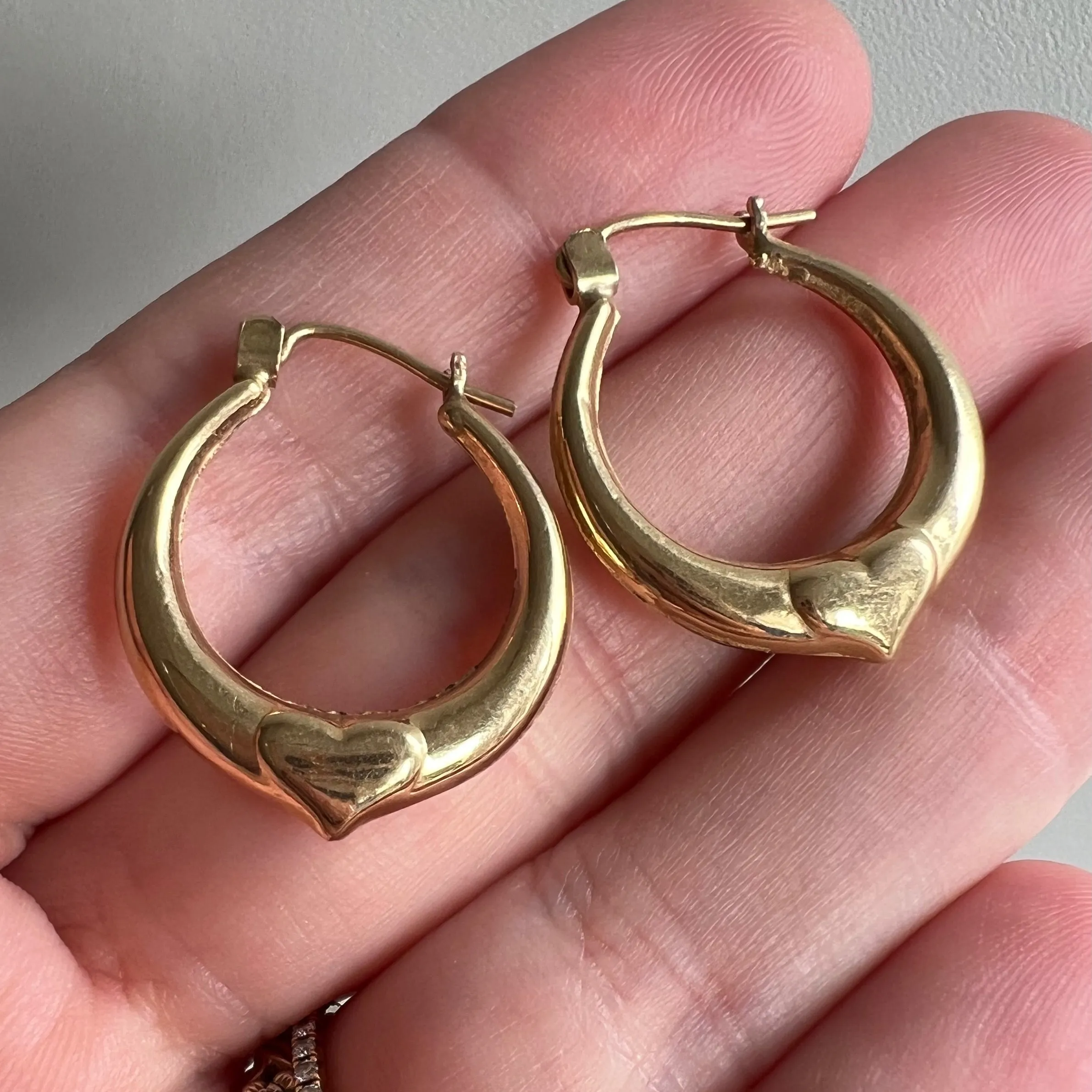 V I N T A G E // suspended love / 14k yellow gold with hearts / hoop earrings